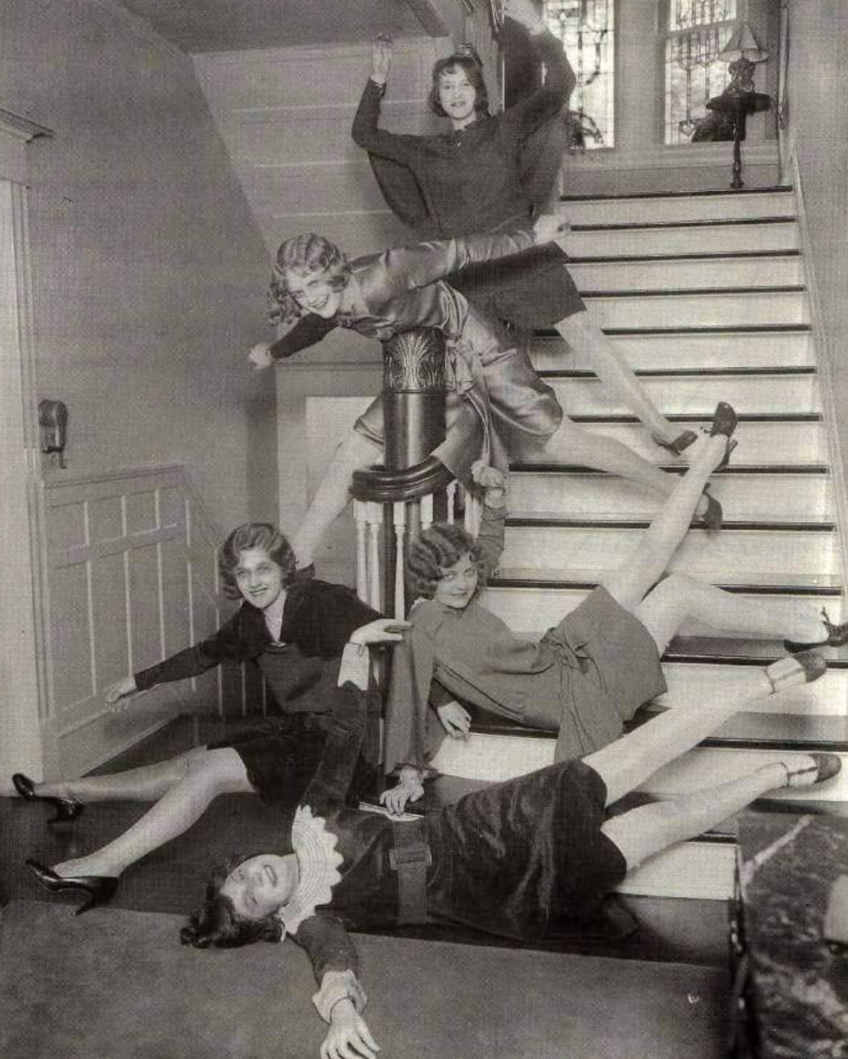 funny group pictures on the stairs